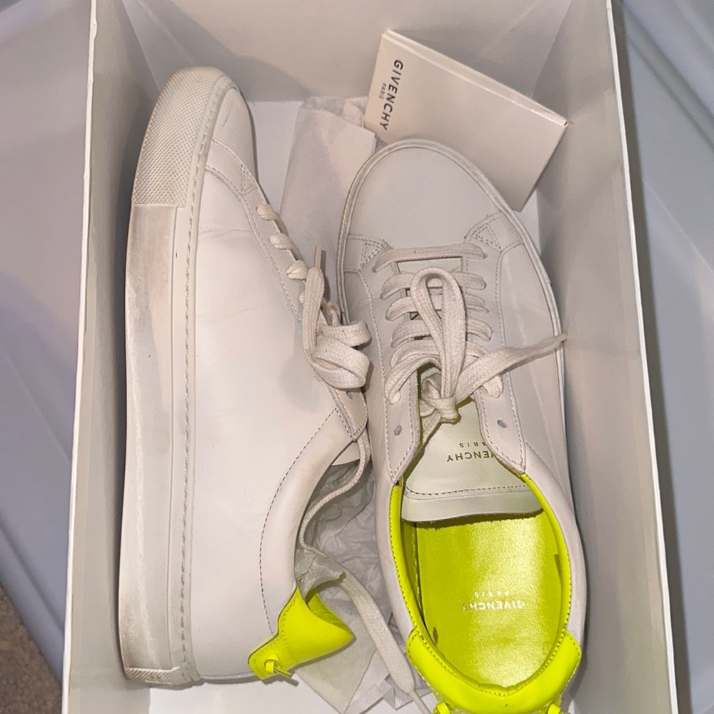 Givenvhy Sneaker Size 8.5